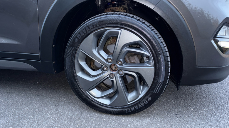 Hyundai Tucson 2.0 CRDi Blue Drive Premium 5dr 2WD Diesel Estate